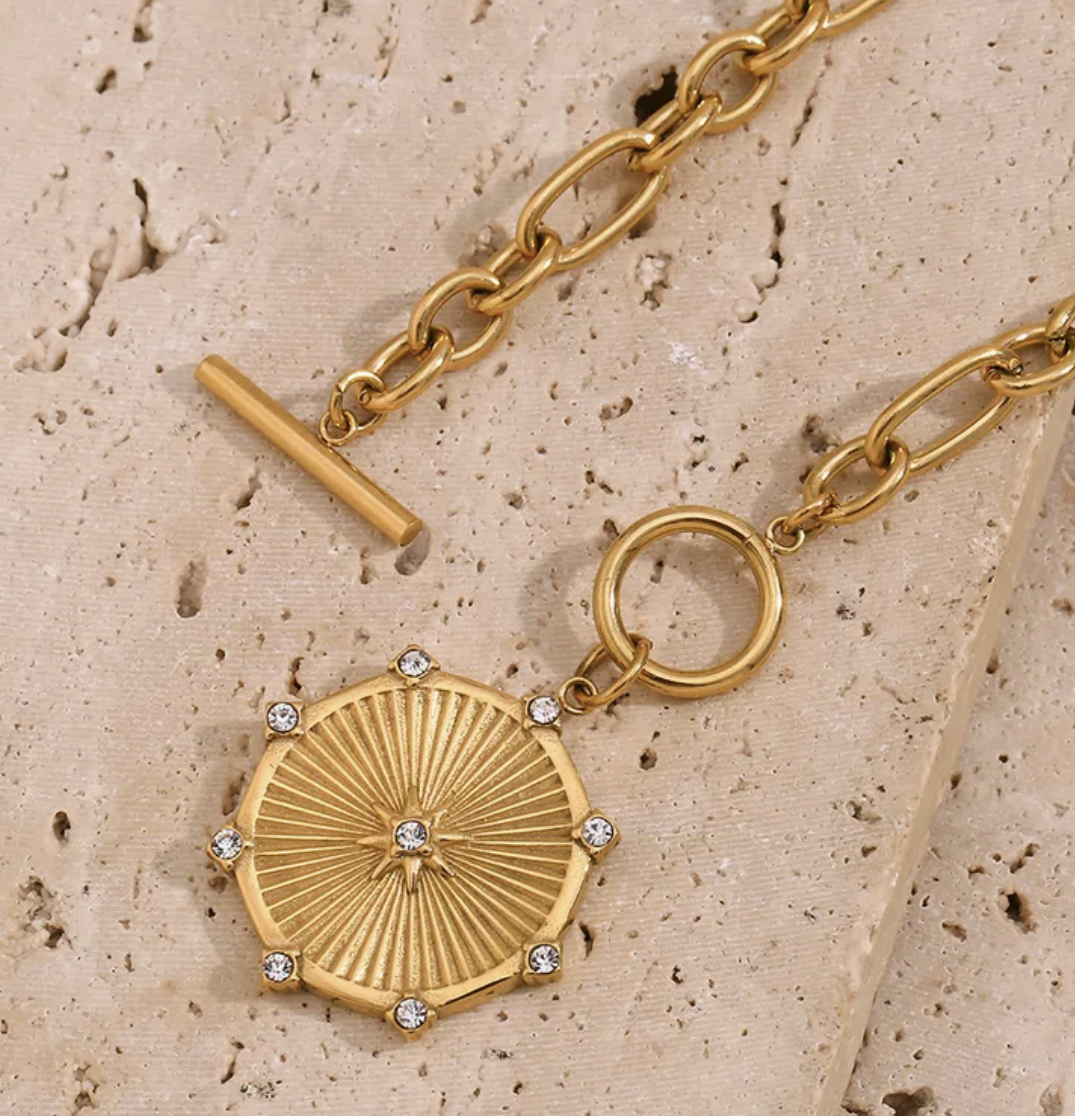gold star pendant.png