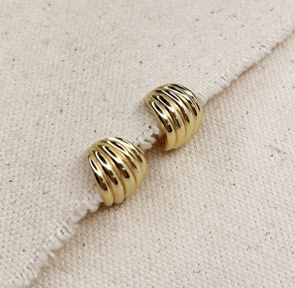 c hoop earring.png
