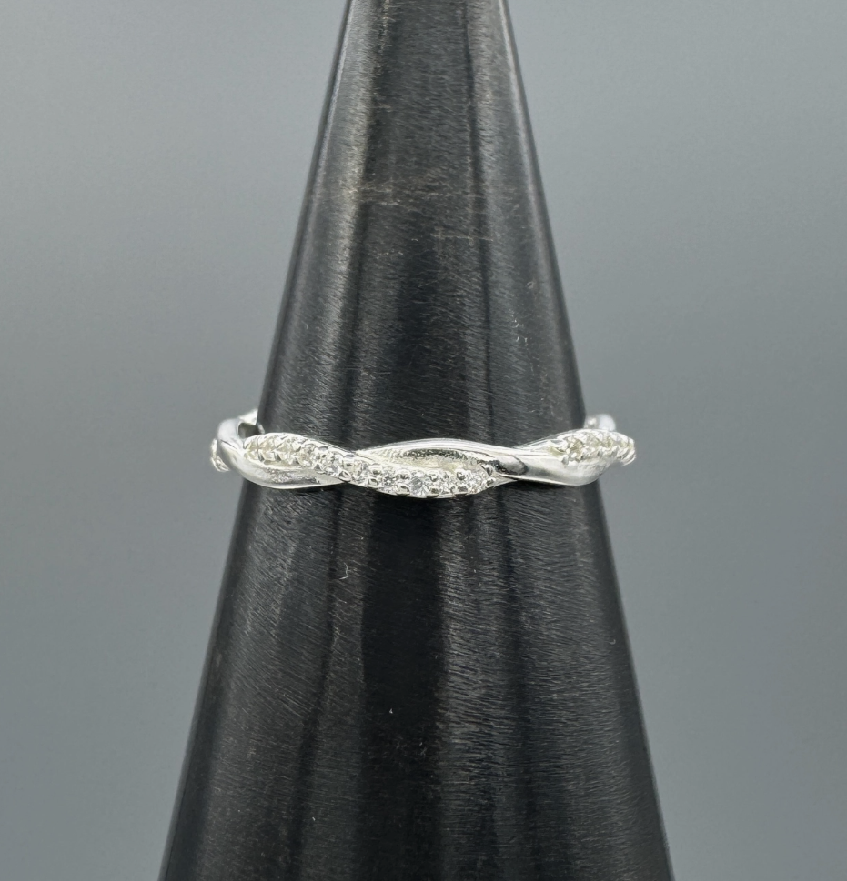 twisted band ring
