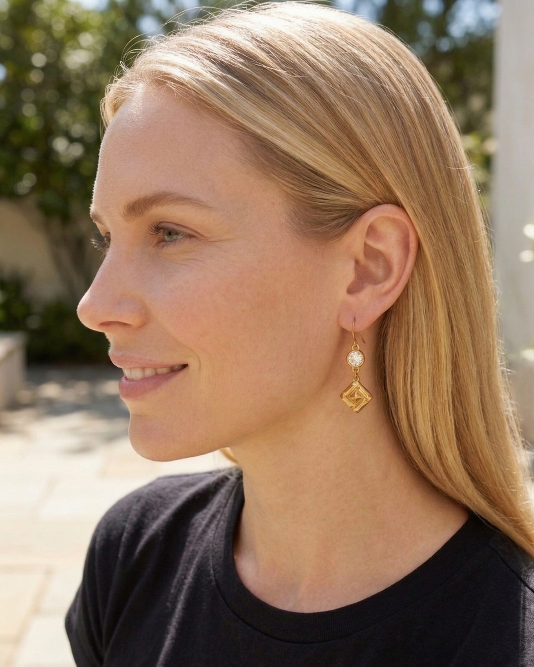 Gem with Diamond Shape Earrings (2).png