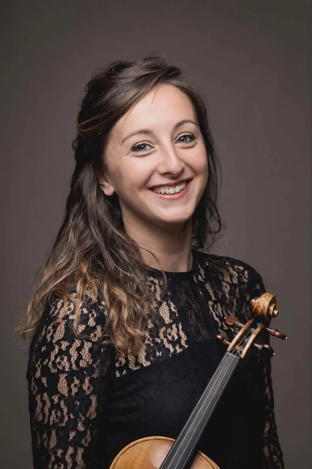 Portrait de la violoniste Mélanie Ravaux.