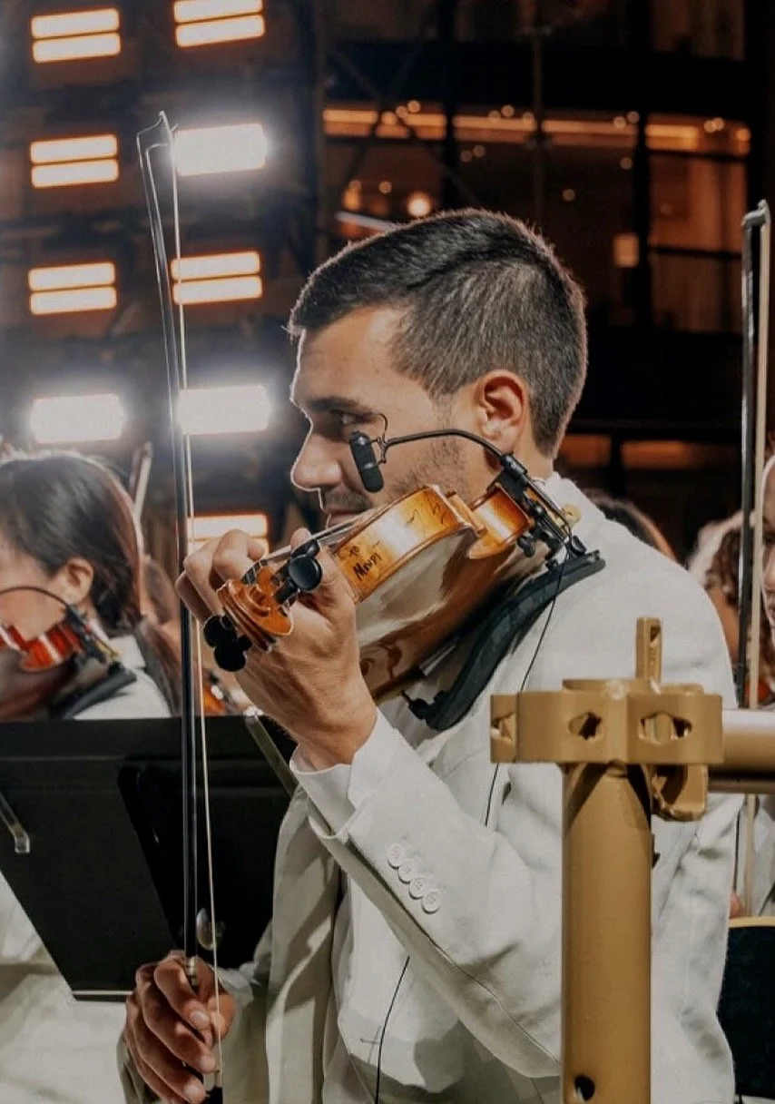 Mehdi Bouraï, violoniste - Orchestre du Pont Neuf
Direction Thomas Roussel
Défilé Louis Vuitton Homme, Paris 2024