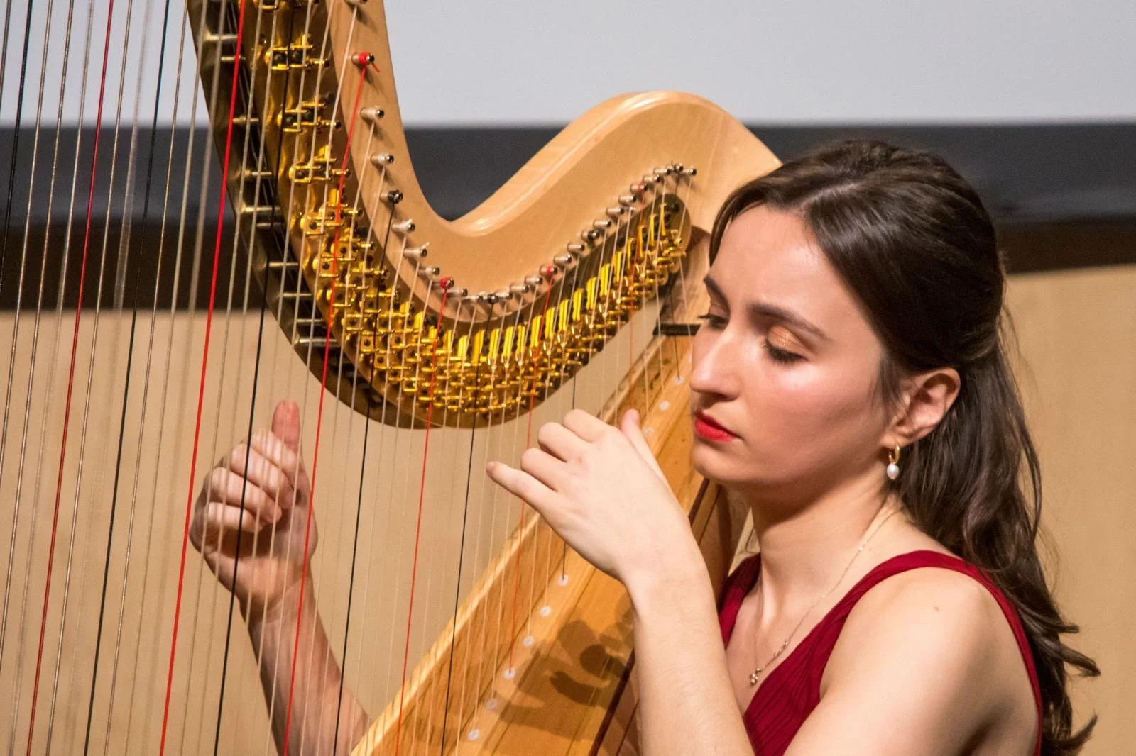 Maëlle Martin, harpiste d'Arsis Thesis