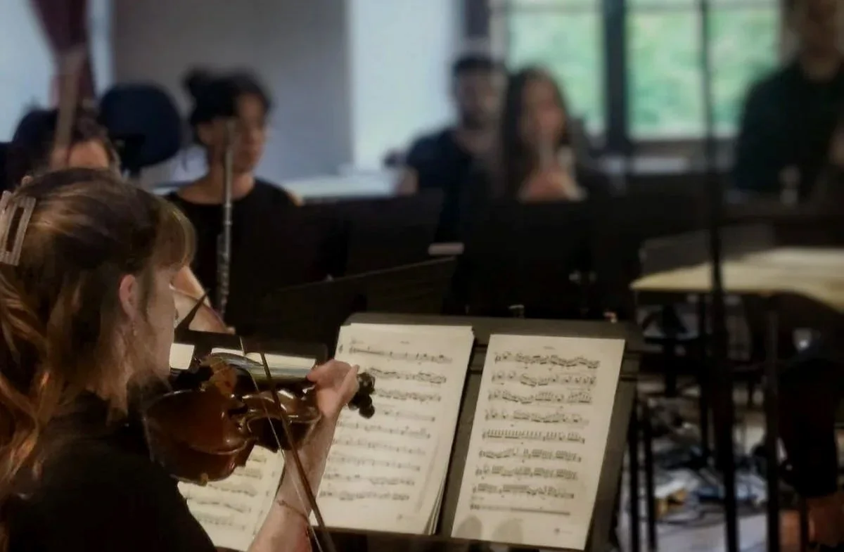 Musiciens professionnels Arsis Thesis réunis en ensemble de chambre pour concerts, événements privés et lieux d’exception.