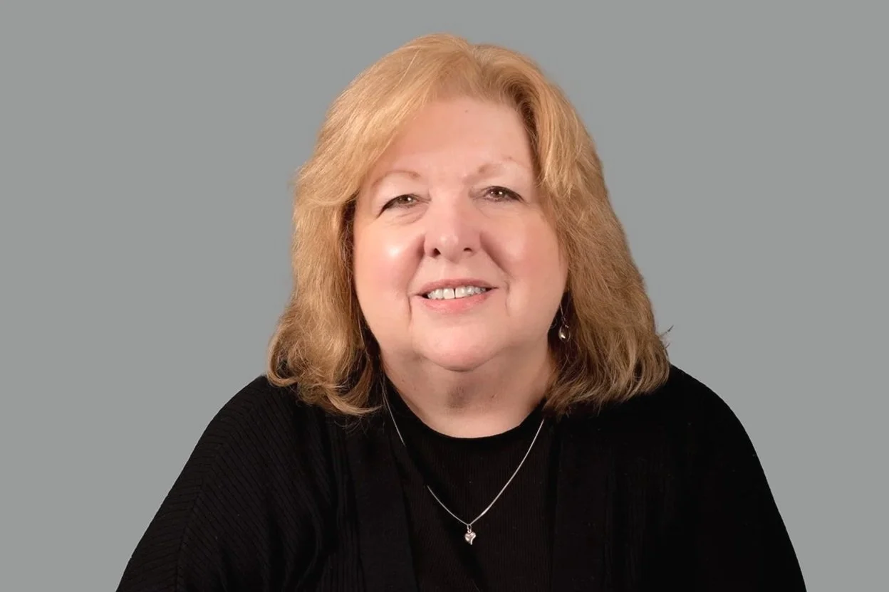 Professional Headshot of Elizabeth Levy-Mortlock, Senior Real Estate Law Clerk at Thomas Bates Law in West London.