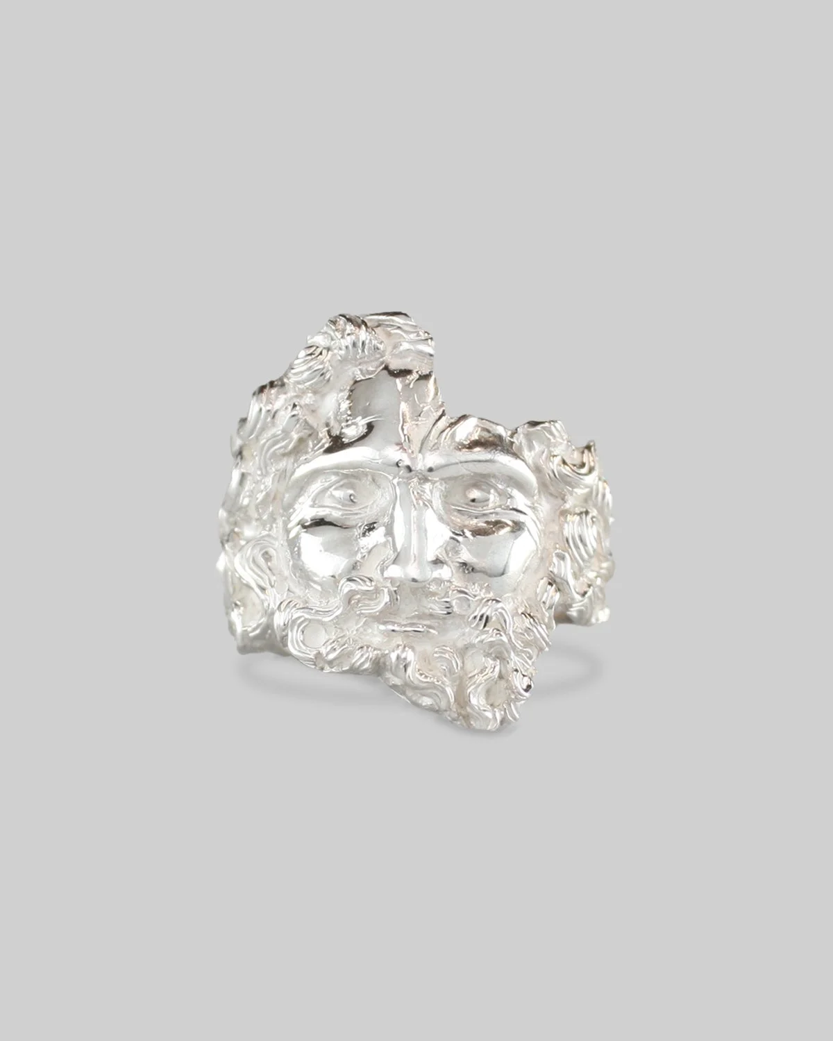 Anello ELL in argento, rappresenta frammento di volto  scolpito di Zeus con barba e capelli ricci, stile scultoreo classicista.