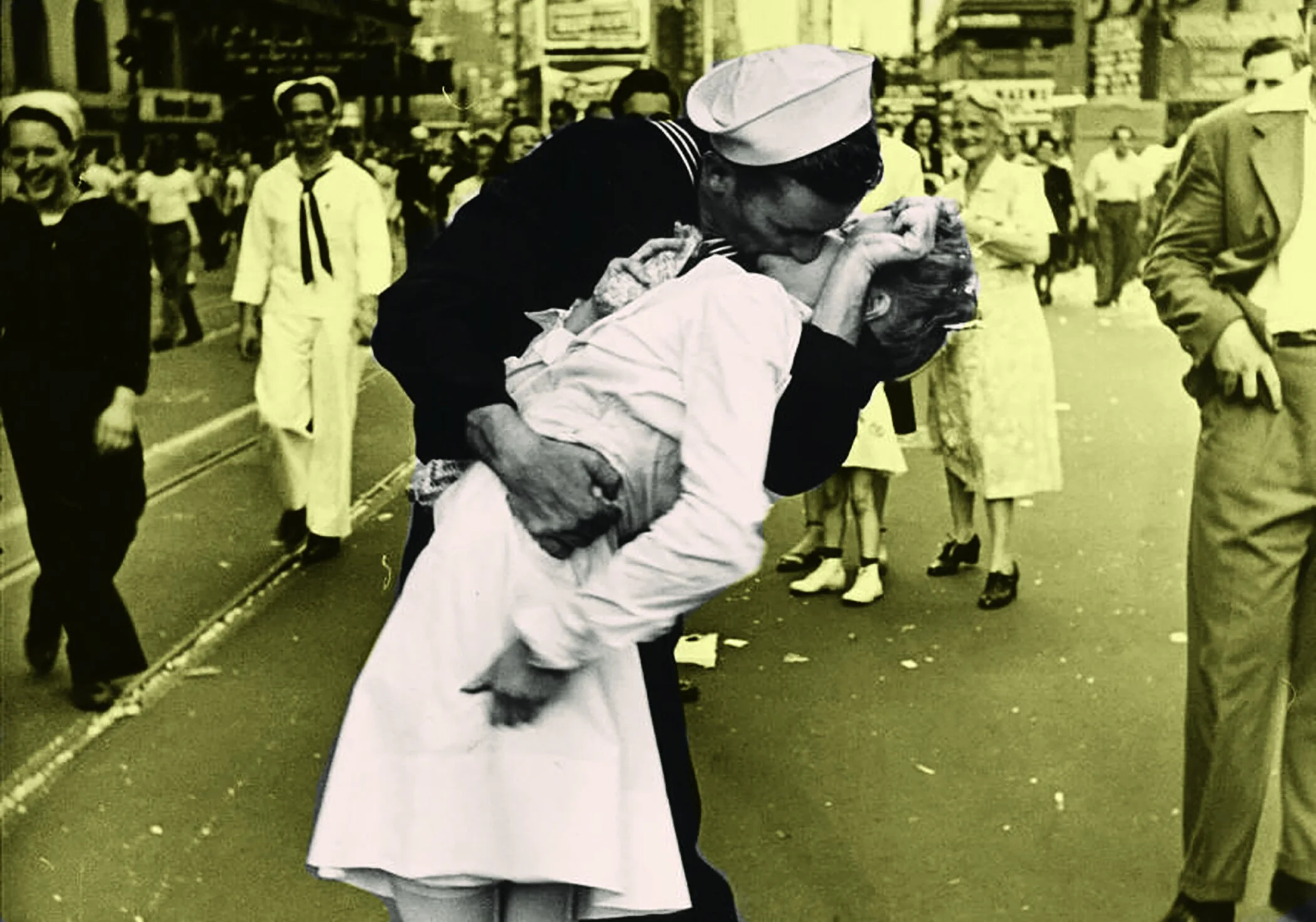 VJ_Day_Kiss_Alfred_Eisenstaedtsepia.jpg