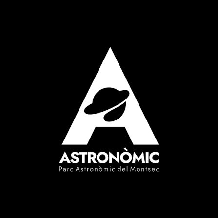 Logo en blanco y negro de un fondo negro con una letra A grande y una gorra en forma de planeta, con el texto 'Astronómico' y 'Parc Astronòmic del Montsec'