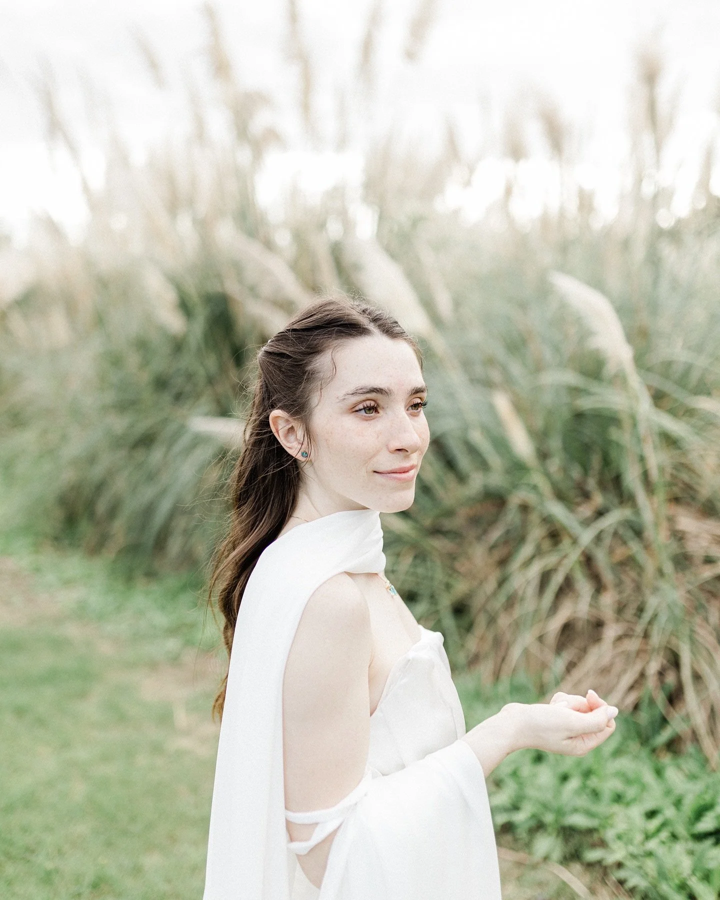 Lovely bride alert! Belu &amp; Nico en @lascortaderas.eventos @arpilarweddings @beniciaambientaciones #casamientos #argentina #buenosaires #rhysloganweddings #fotografodecasamento