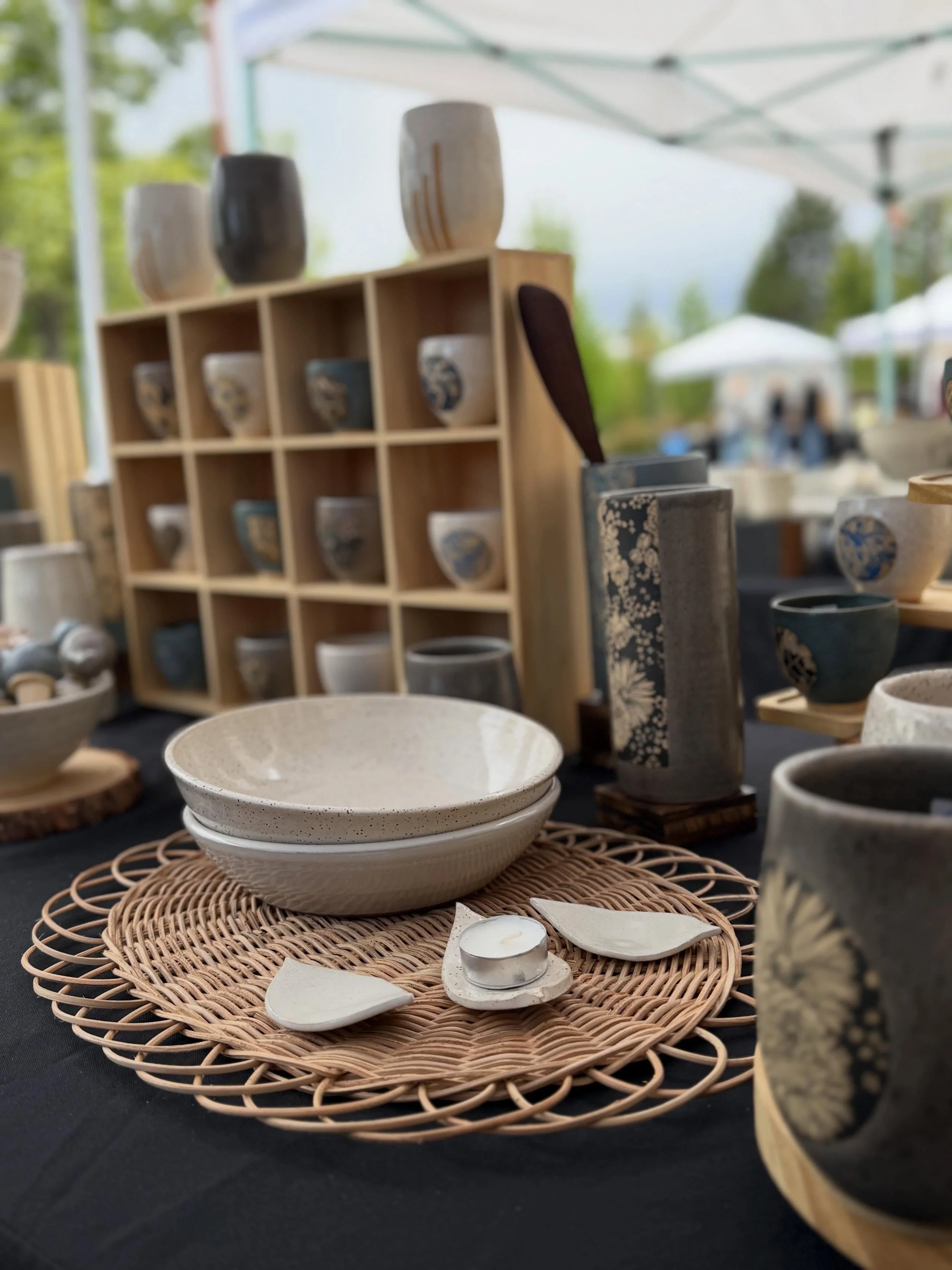 Oh what a day!!! Despite the rain and the cold, people are showing up!
Less than 2h left to catch the incredible Potters guild show at the Greek community hall. We&rsquo;re here until 5!