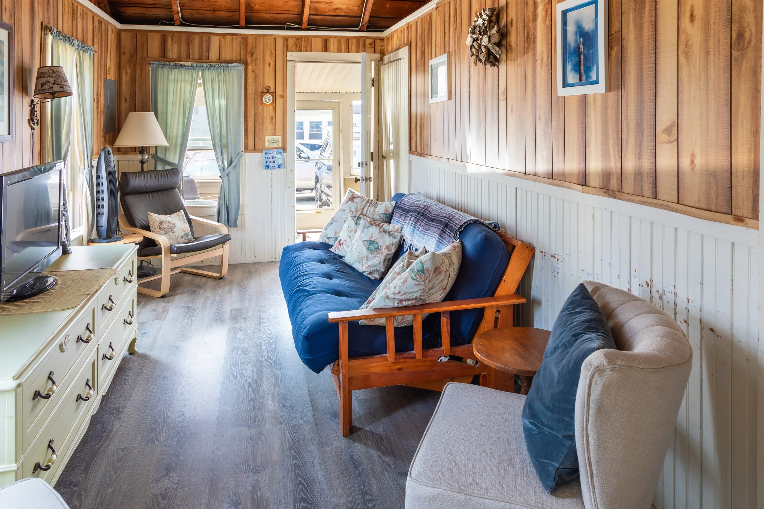04 Living Room.jpg