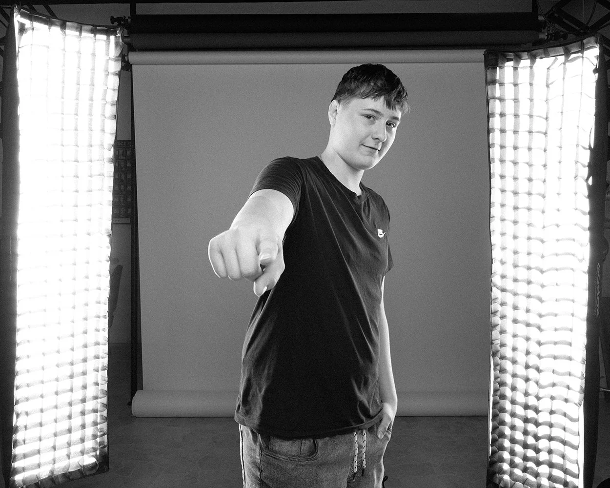 Tomáš Horelica, fotograf a spoluzakladatel StudioLevel, s fotoaparátem Canon