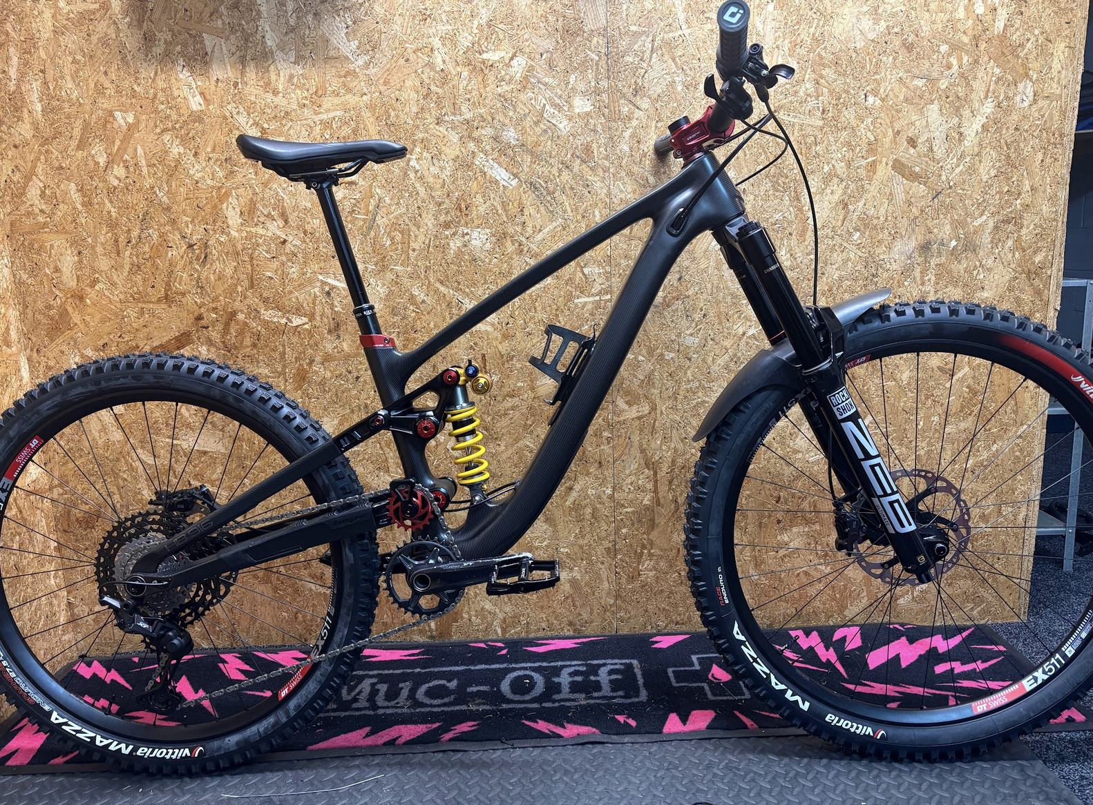 Custom Hope HB916 build, Full invisiframe, DTSwiss 511 rims on 240 hubs, Brass nipples, Zeb Ultimate charger 3, Burgtec bars and stem, ODI grips, Shimano XT brakeset, Bike yoke 200mm seatpost and pro saddle, Ohlins rear shock, XT Deraillaur with XTR 