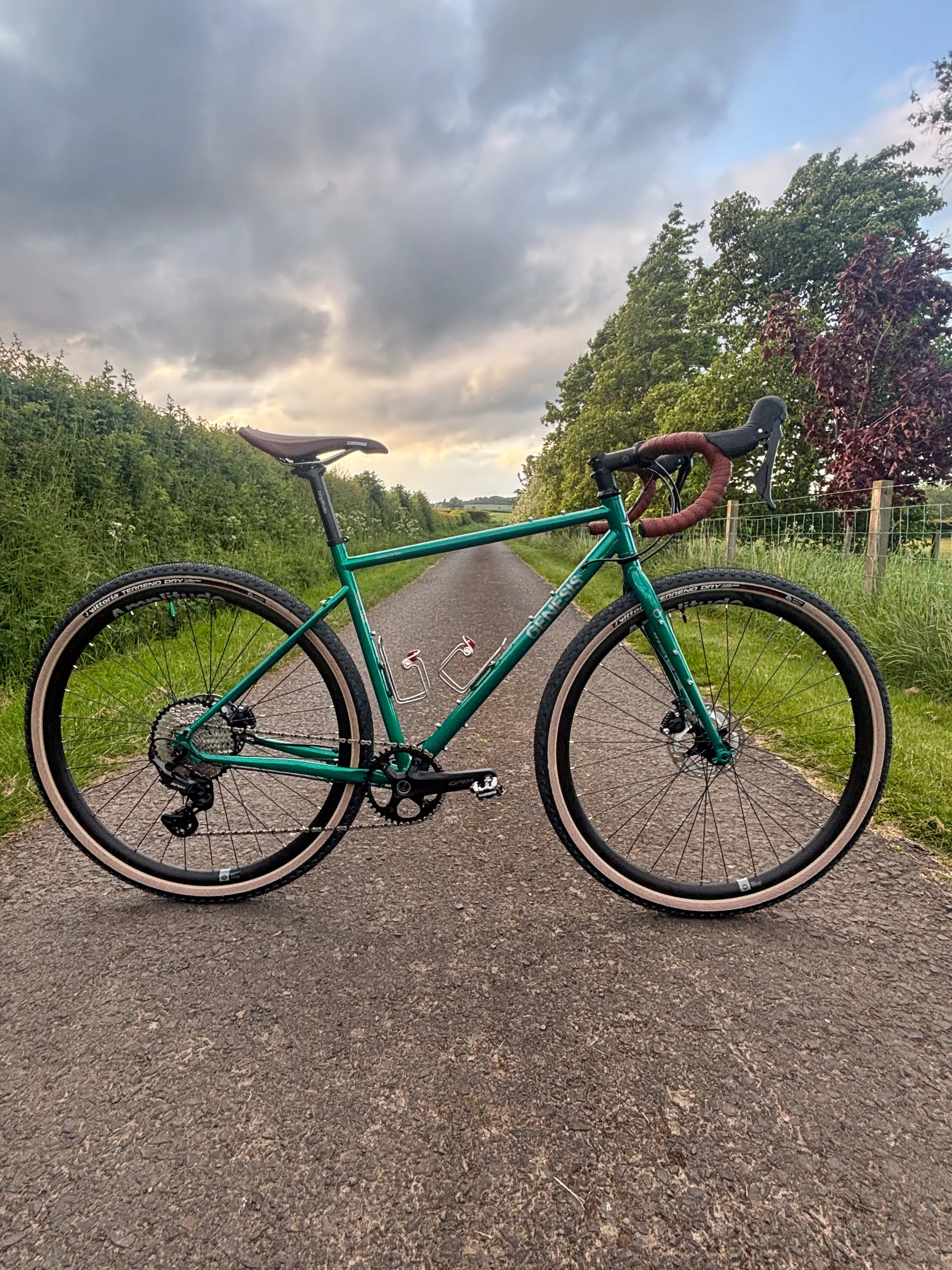 Genesis CDF build, Vittoria Terrino Dry 47mm tyres set up tubeless, XT pedals, Pro Discover handlebars 420mm and stem 90mm, Madison Flux saddle and custom bar tape. 