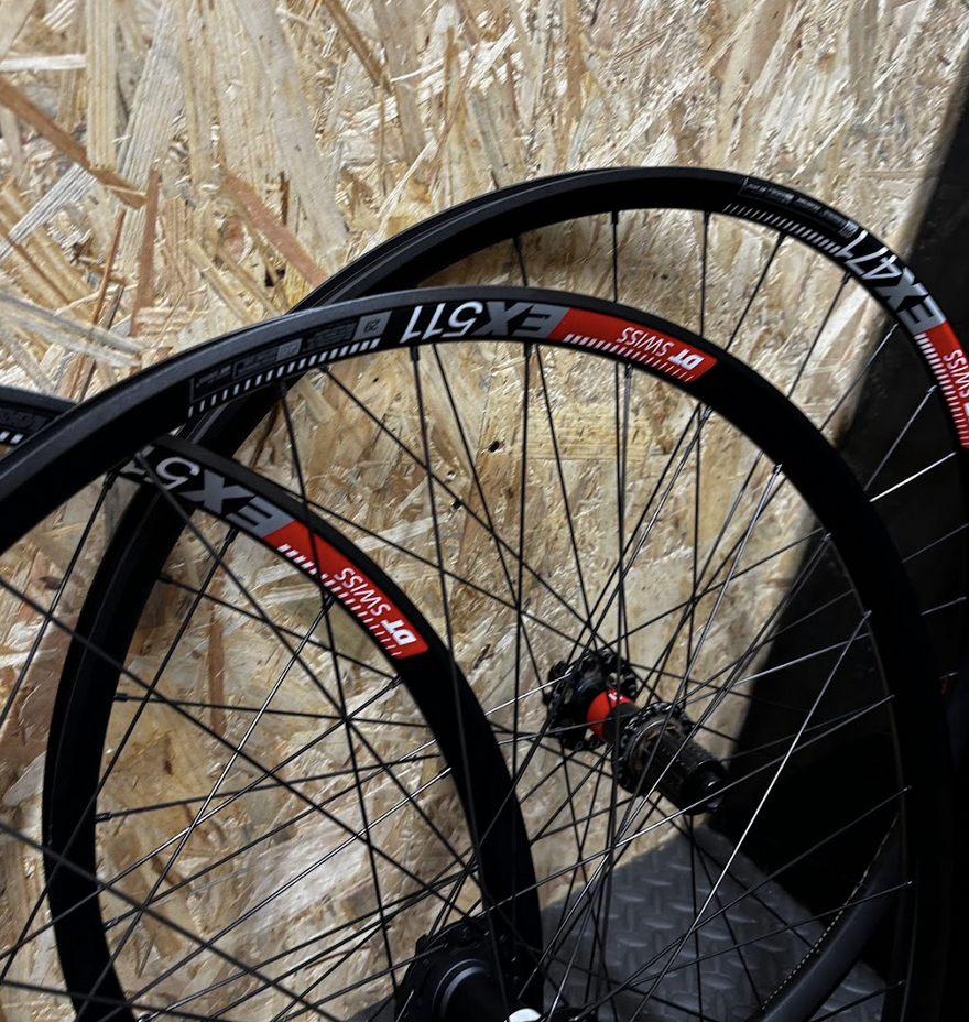 3 x DTswiss 240 / 180 on Sapim 2-1.8mm spokes, Brass nipples and DTSwiss EX511 rims, custom build.