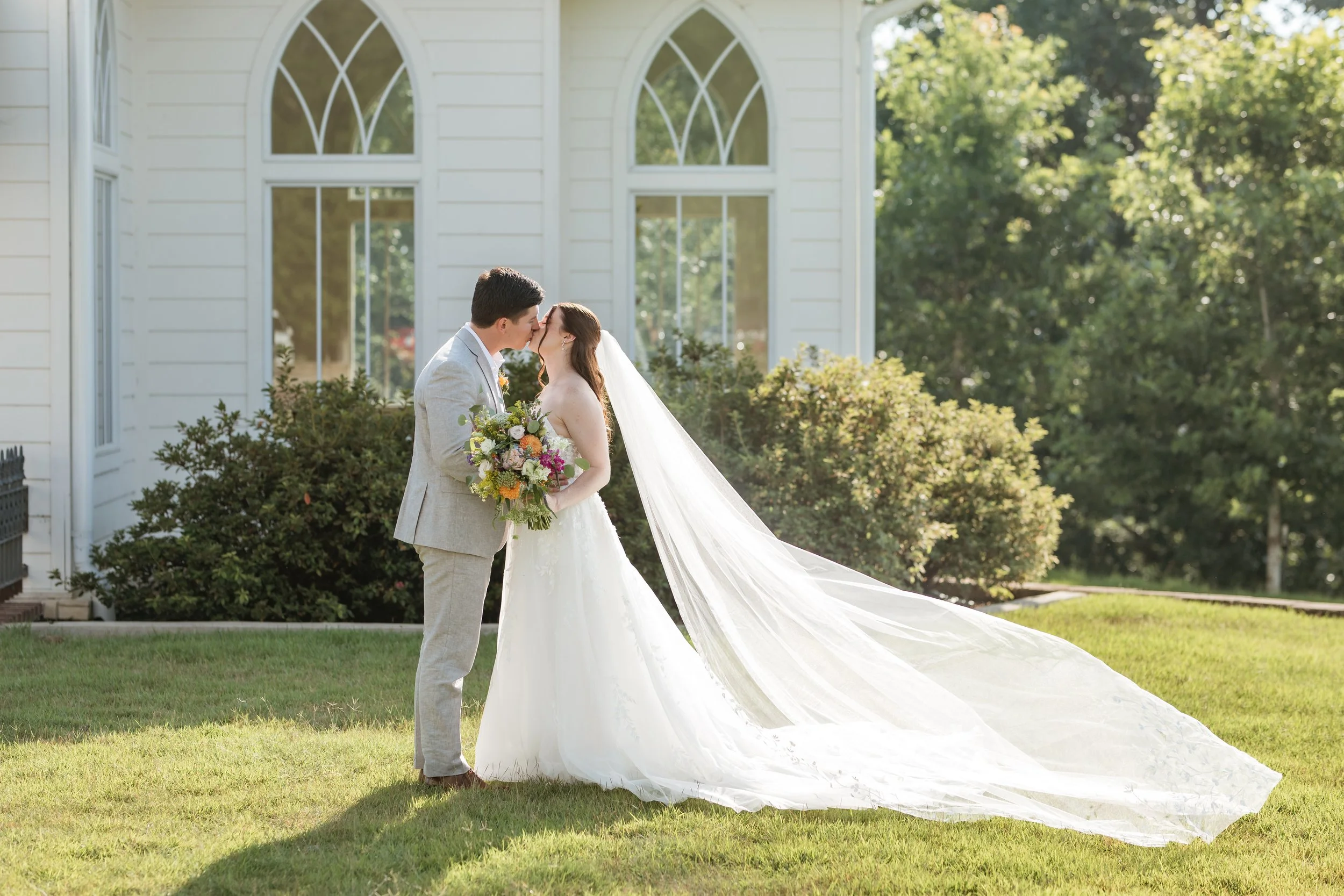 Will and Lindsey's vibrant, full of love wedding day was at Castle Hill in Oxford, Mississippi, followed by a reception with a live band and plenty of dancing.