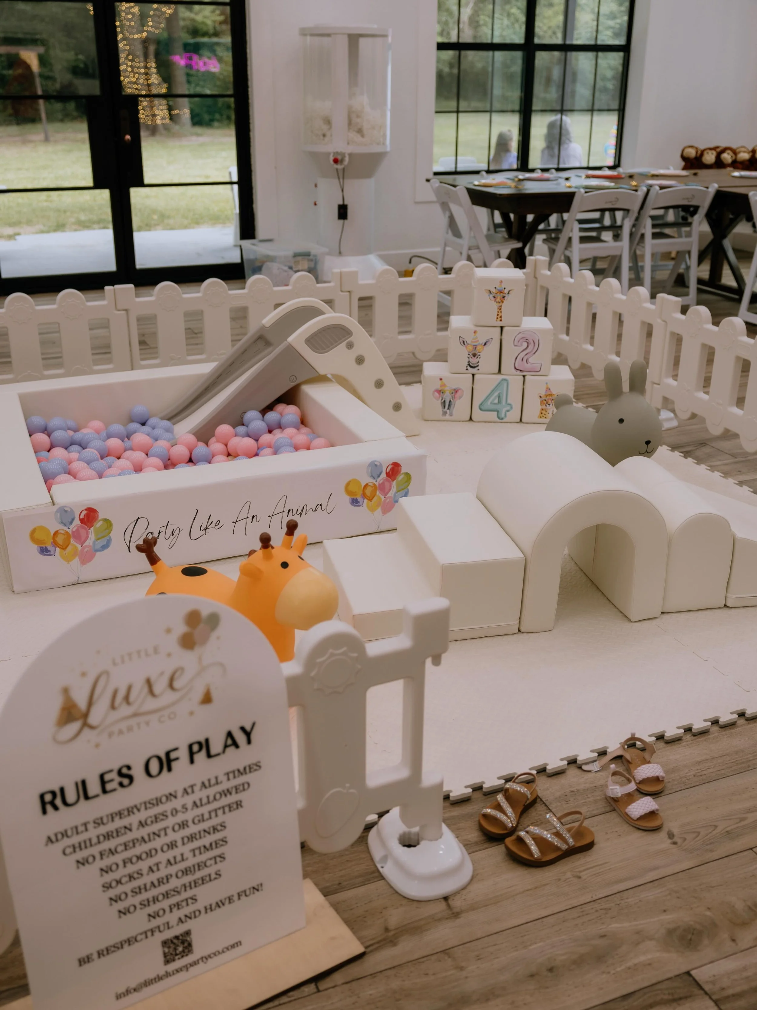 Did you know we can customize our soft play setups with themed vinyls to match your celebration?! ✨🤍

From birthdays to your little one&rsquo;s favorite theme, these personalized details make every setup extra special! 🎈

What party theme would you
