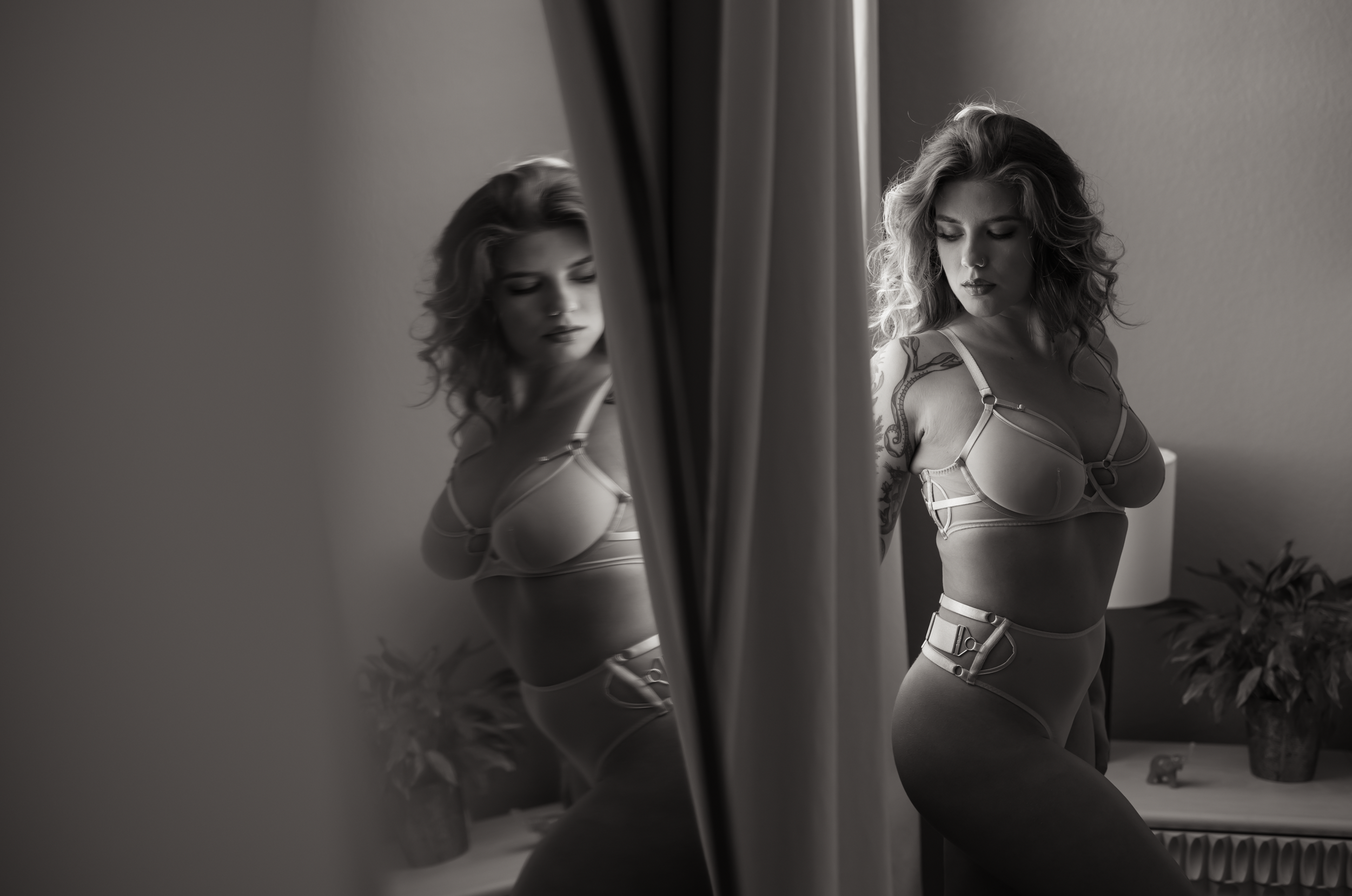 What a boudoir session is like, Greenville fine art boudoir photographer Privée Studio.
