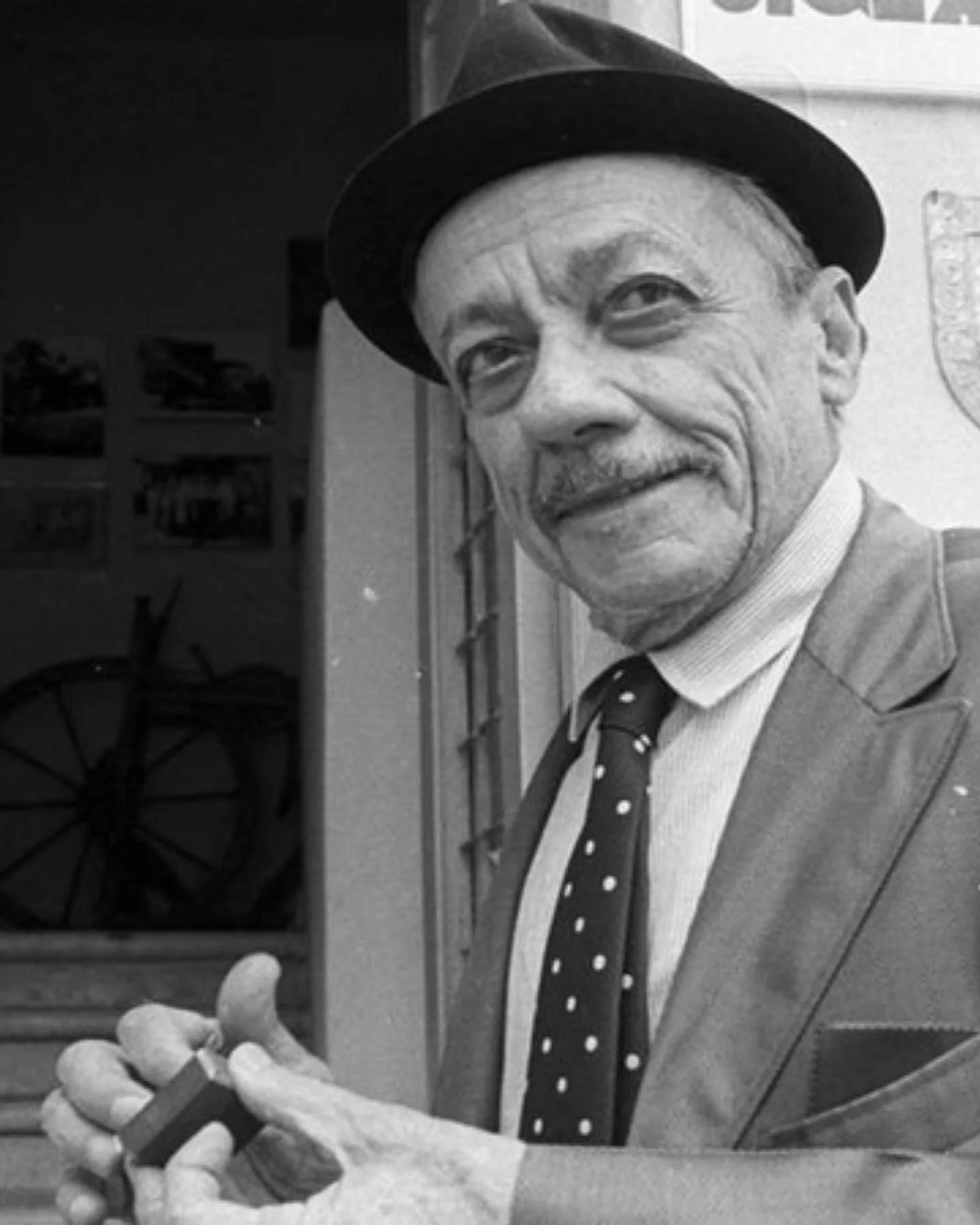 Autoridades do Samba pt. 2

1. Adoniran Barbosa
2. Elizeth Cardoso
3. Baden Powell e Vinicius de Moraes
4. Nara Le&atilde;o e Z&eacute; Keti
5. Elton Medeiros e Paulinho da Viola
6. Alcione
7. Jorge Ben
8. Clara Nunes
9. Beth Carvalho
10. Elza Soares