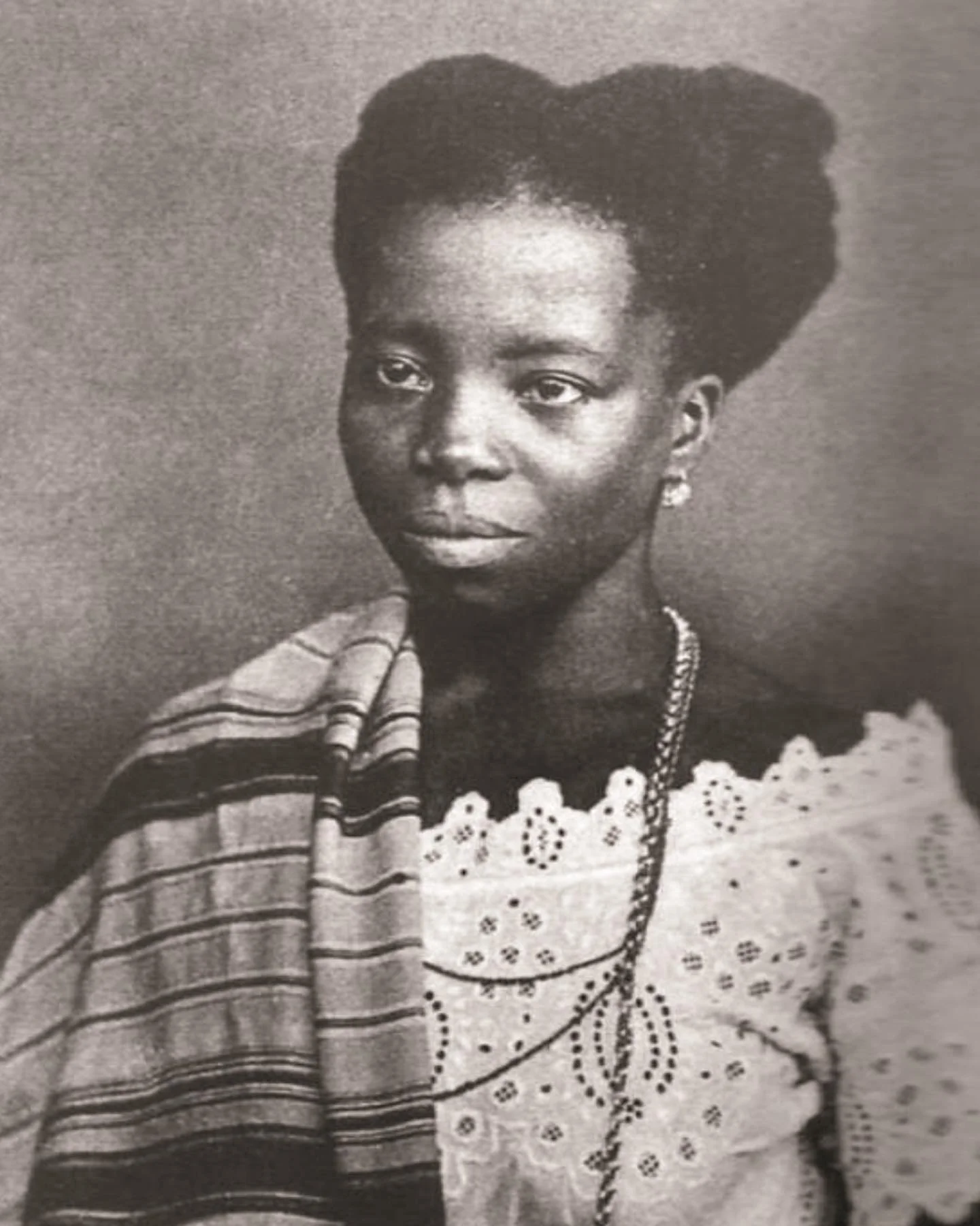 Dia Nacional do Samba - Autoridades pt.1

1. Tia Ciata
2. Donga, Pixinguinha e Jo&atilde;o da Baiana
3. Clementina de Jesus
4. Ismael Silva
5. Aracy Cortes
6. Noel Rosa
7. Araci de Almeida
8. Nelson Cavaquinho
9. Dona Ivone Lara
10. Cartola

#Samba