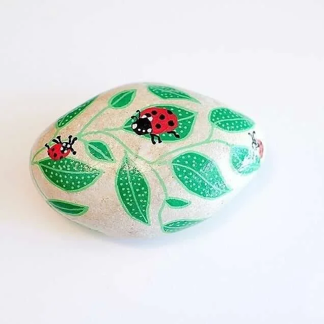 #paintedrocks+#paintedstones+#rockart+#rockpainting+#creative+#handdrawn+#paintpens+#poscapens+#ladybug.jpg