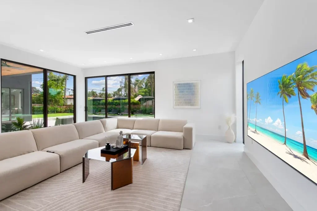 imgi_89_villa-republic-sapphire-miami-049-1024x683.webp