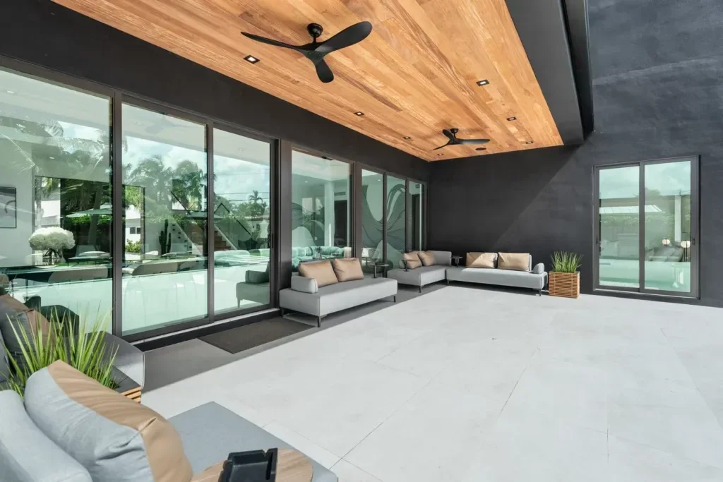 imgi_118_villa-republic-sapphire-miami-020-1024x683.webp