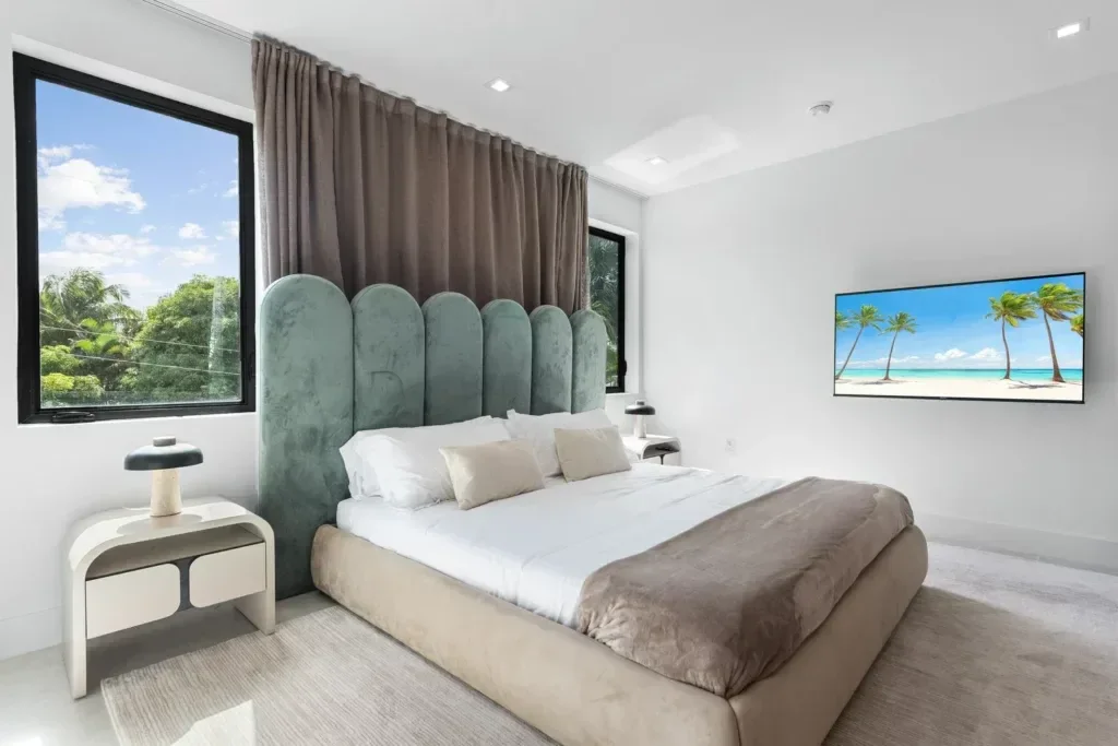 imgi_58_villa-republic-sapphire-miami-080-1024x683.webp