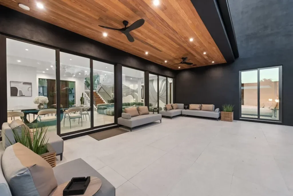 imgi_98_villa-republic-sapphire-miami-040-1024x683.webp