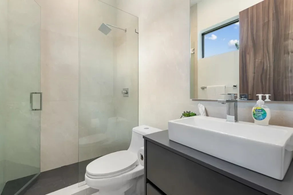 imgi_53_villa-republic-sapphire-miami-085-1024x683.webp
