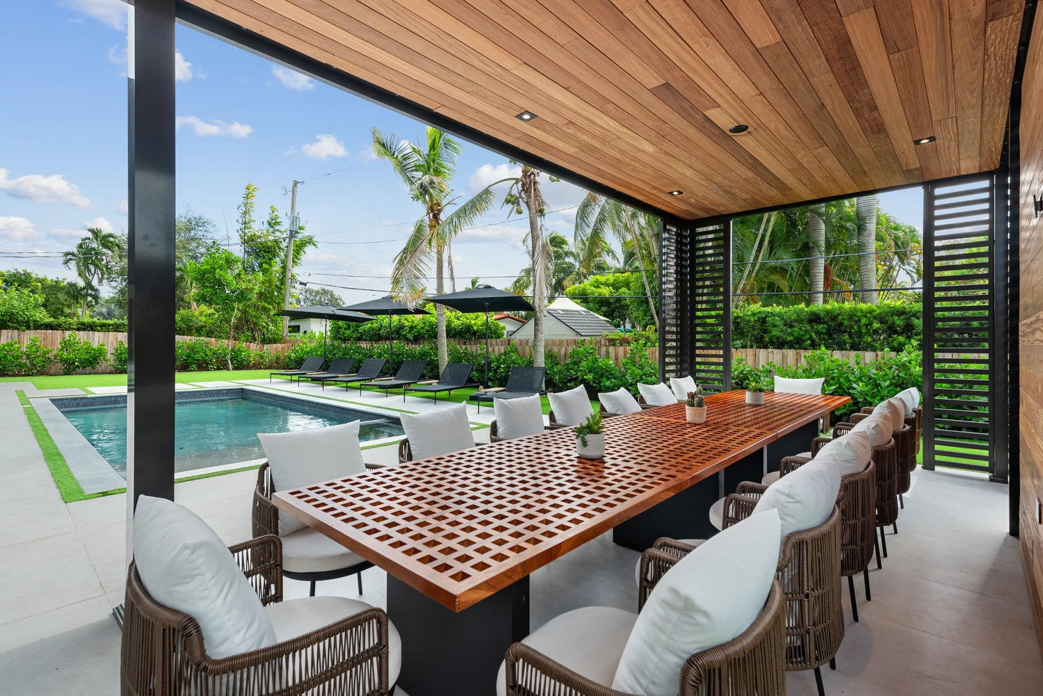 imgi_33_villa-republic-sapphire-miami-037.png
