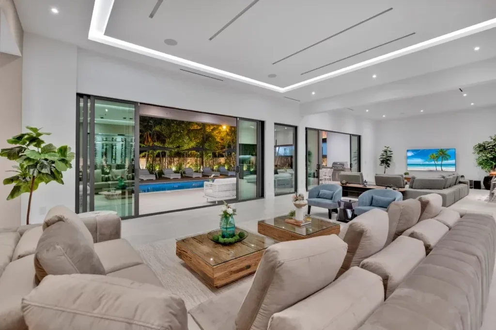 imgi_109_villa-republic-miami-villa-emerald-011-1024x682.webp