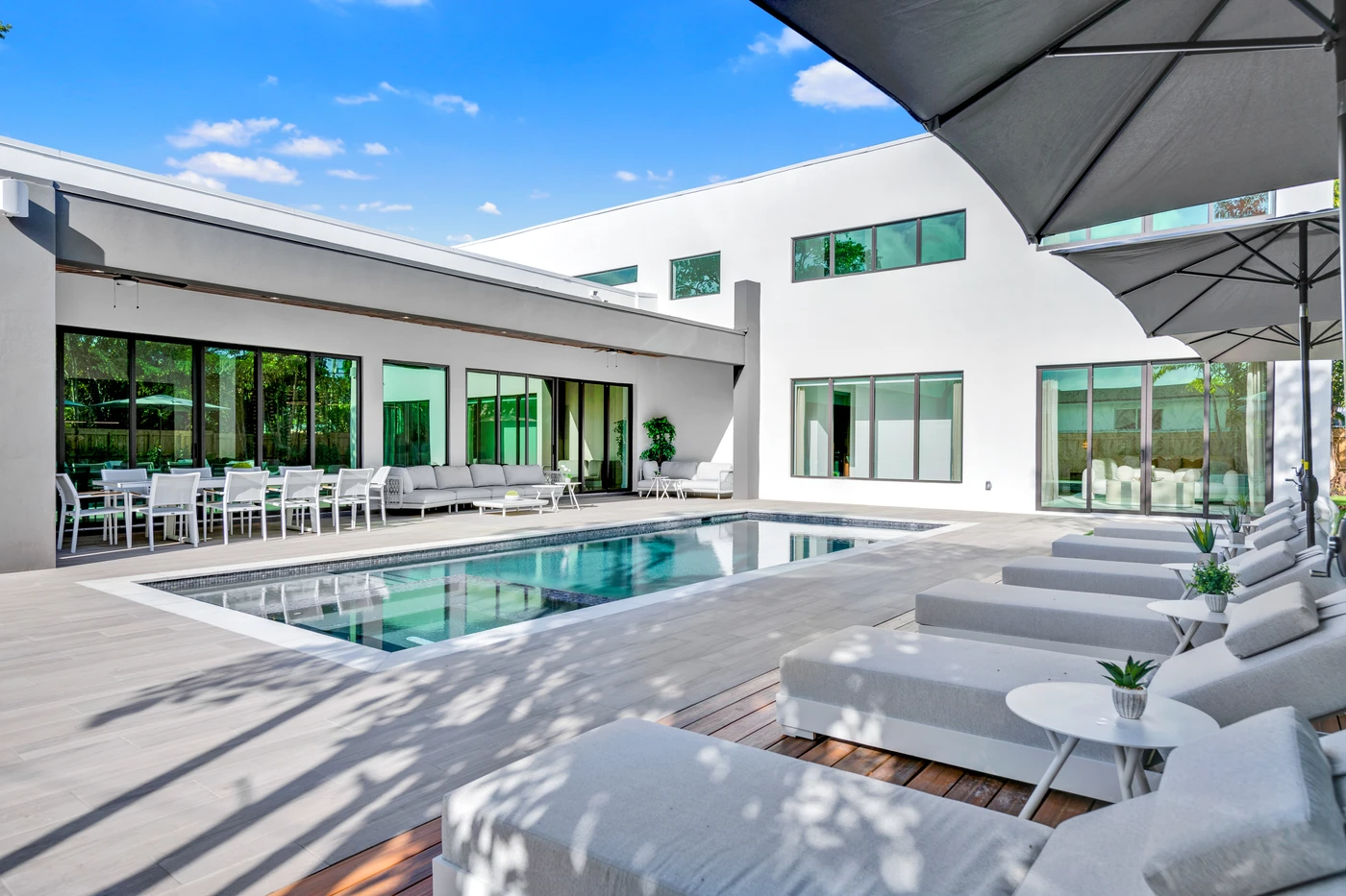 imgi_28_villa-republic-miami-villa-emerald-024.png