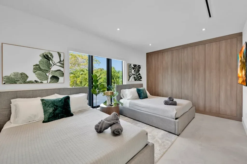 imgi_57_villa-republic-miami-villa-emerald-063-1024x682.webp