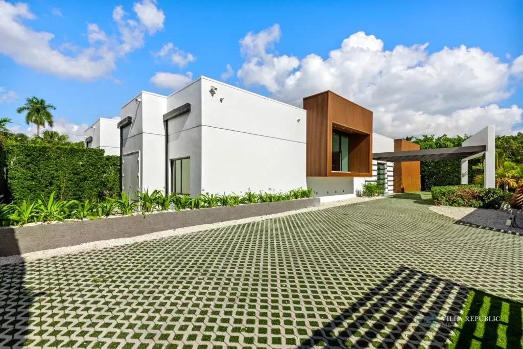 imgi_9_VillaRepublicMiami-VillaMaya-NorthMiamiBeach-69-1024x683.webp