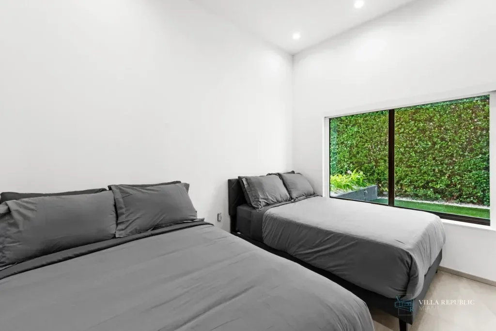 imgi_13_VillaRepublicMiami-VillaMaya-NorthMiamiBeach-65-1024x683.webp