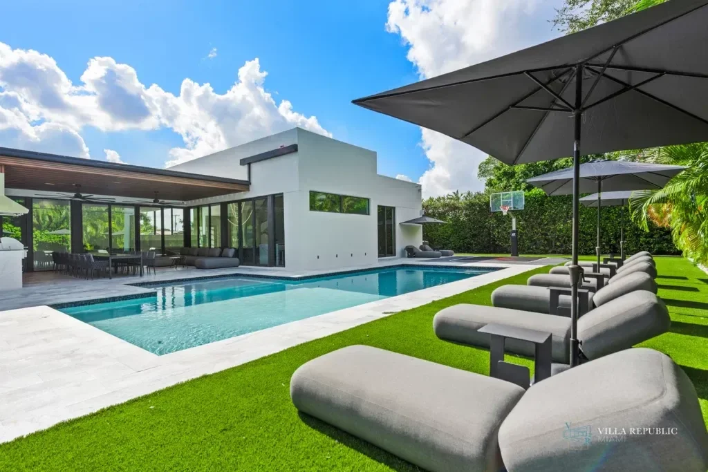 imgi_7_VillaRepublicMiami-VillaMaya-NorthMiamiBeach-1-1024x683.webp