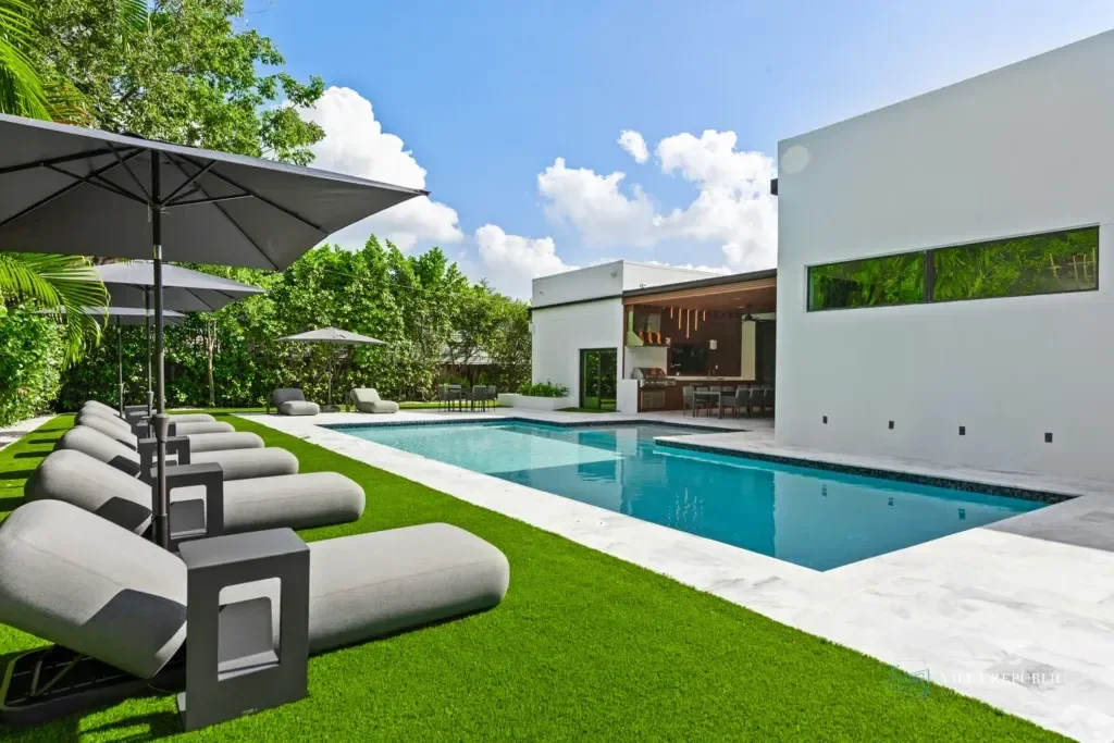 imgi_110_VillaRepublicMiami-VillaMaya-NorthMiamiBeach-3-1024x683.webp