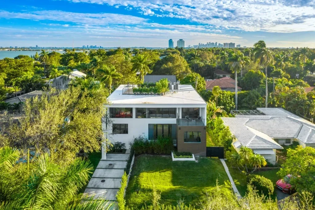 imgi_22_villa-republic-miami-villa-summercrest-093-1024x682.webp