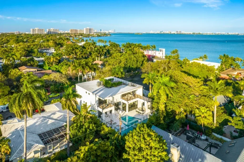 imgi_138_villa-republic-miami-villa-summercrest-016-1024x682.webp