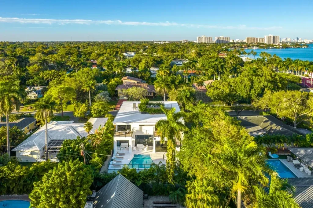 imgi_19_villa-republic-miami-villa-summercrest-096-1024x682.webp