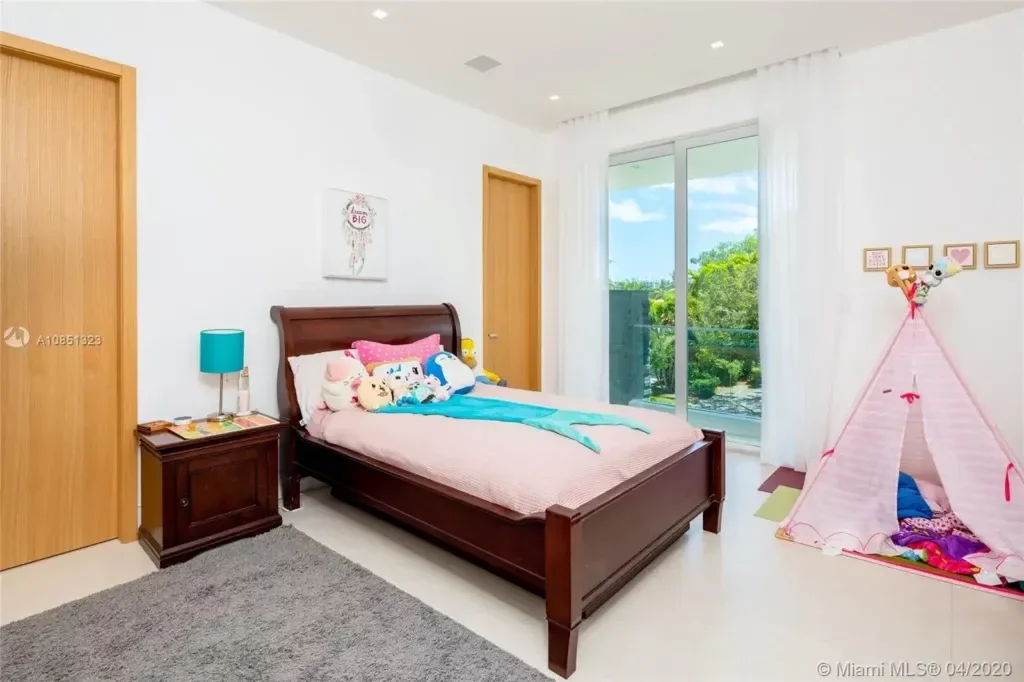 imgi_9_villa-republic-miami-villa-hazel-029-1024x682.webp