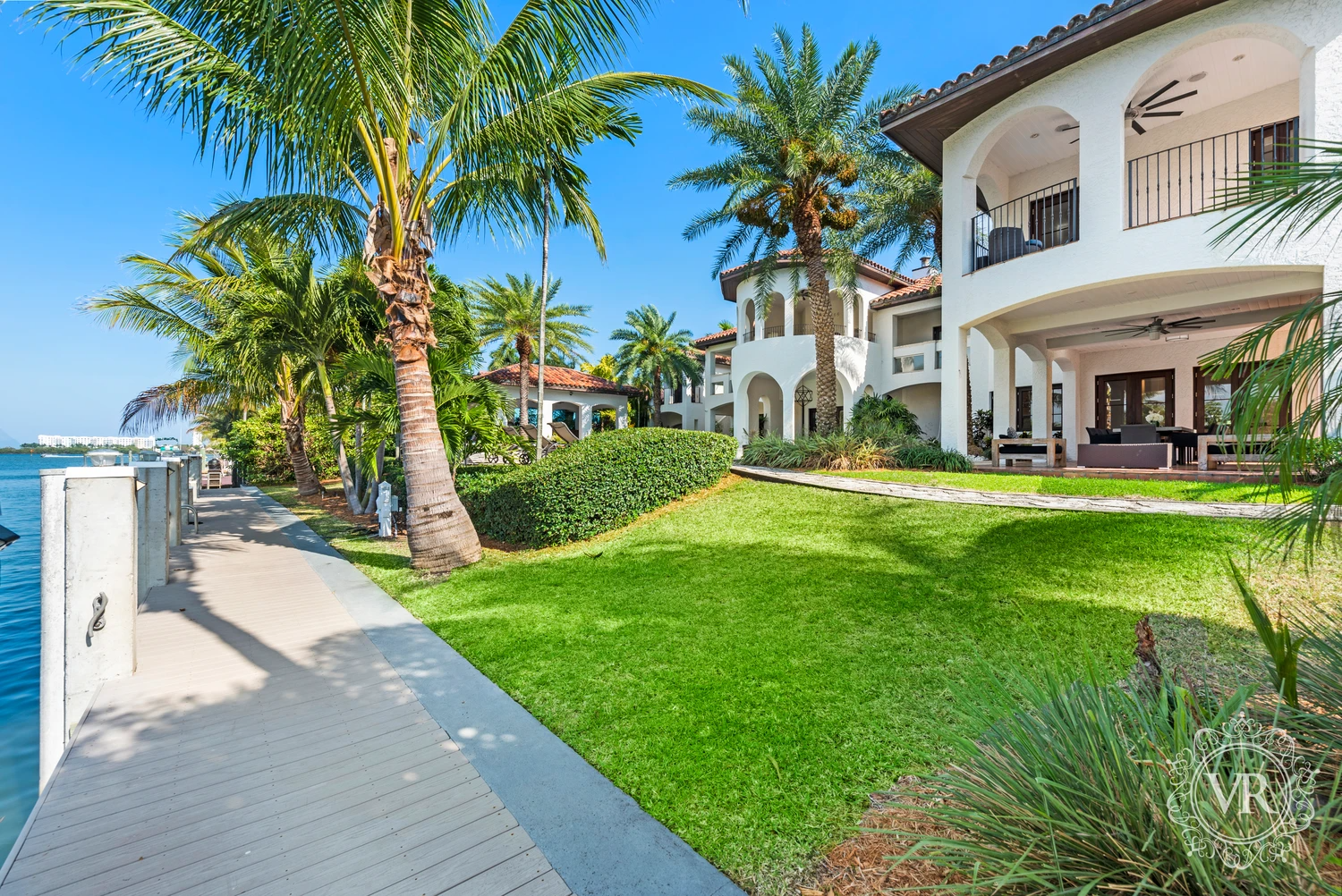 imgi_32_villa-republic-miami-villa-calabassa-01.png