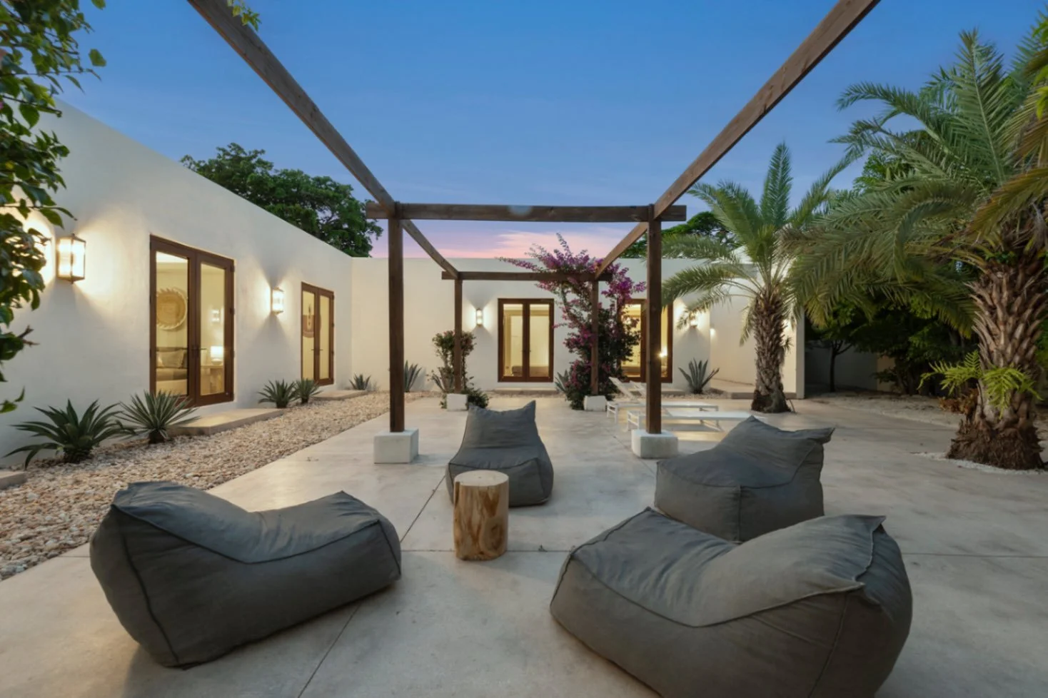 jpeg-optimizer_34-villa-patio.jpg