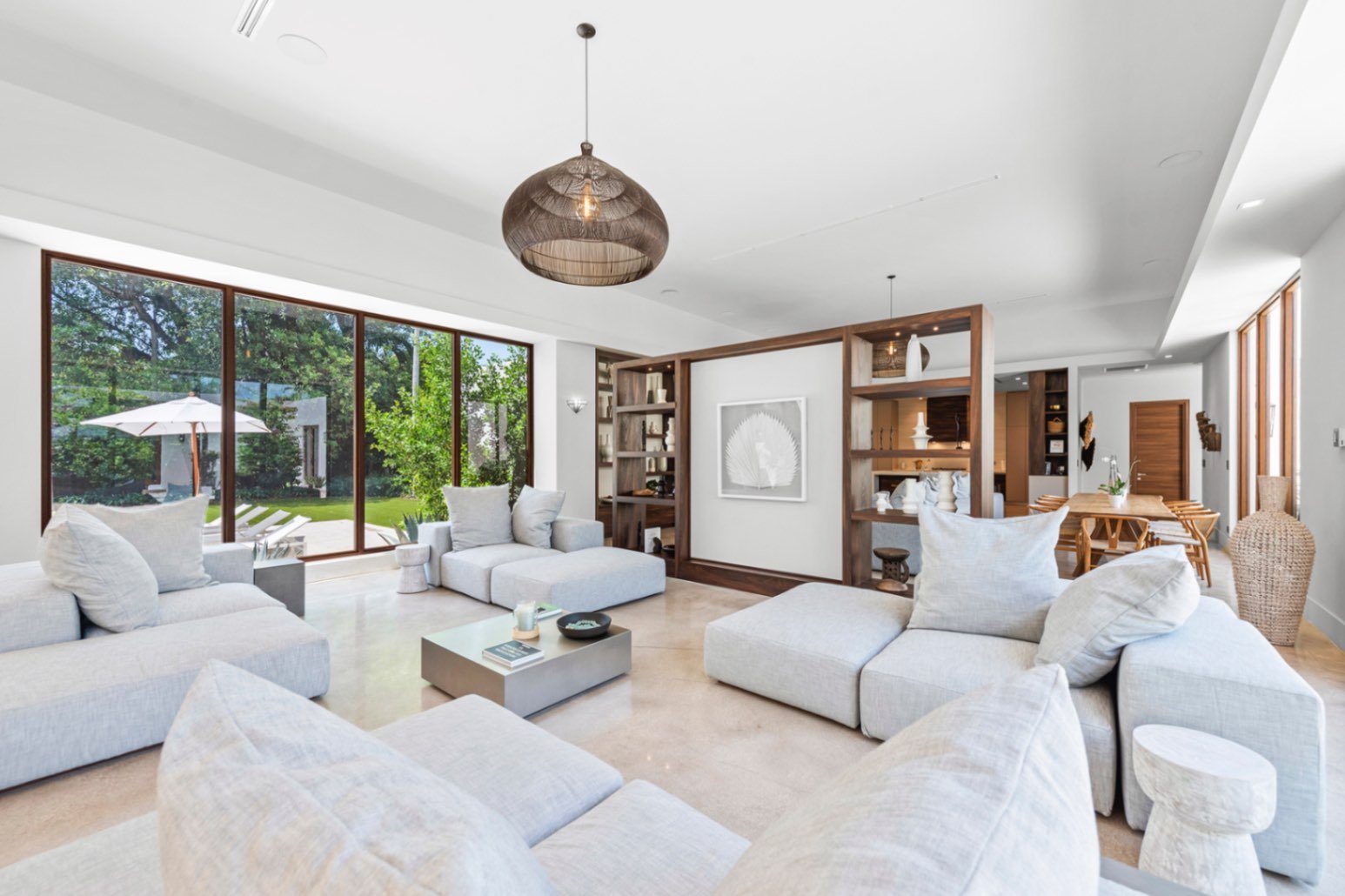 jpeg-optimizer_13-villa-livingroom.jpg