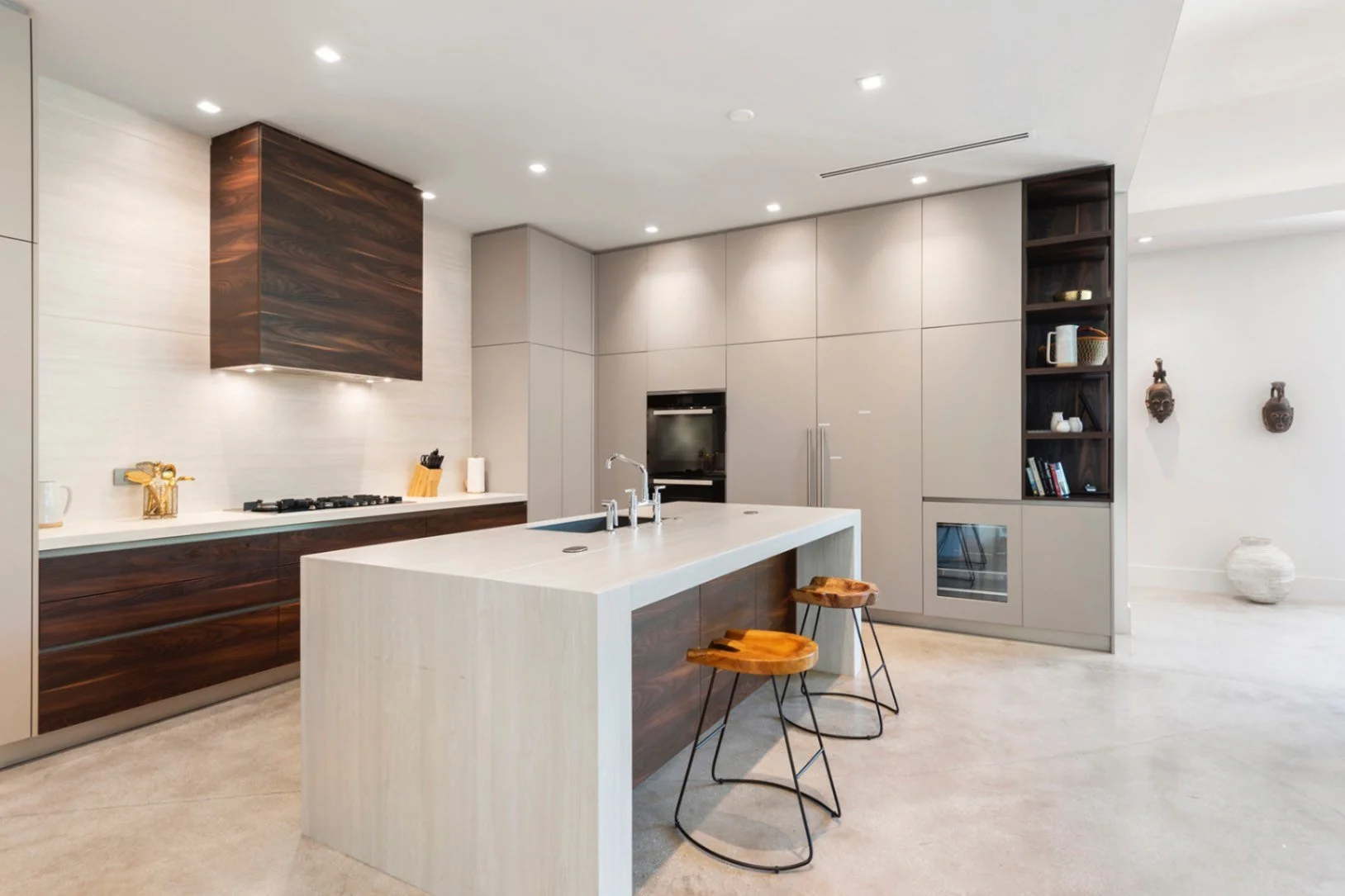 jpeg-optimizer_18-villa-kitchen.jpg