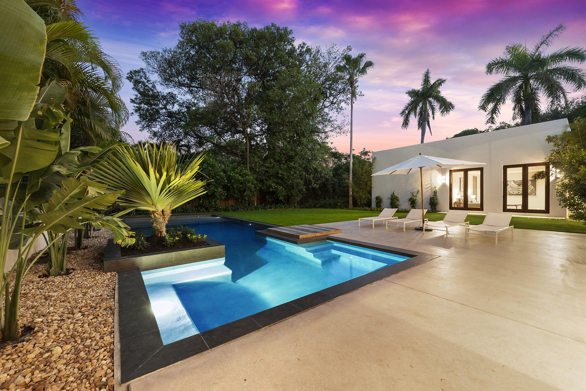 02-villa-backyard-pool.jpg