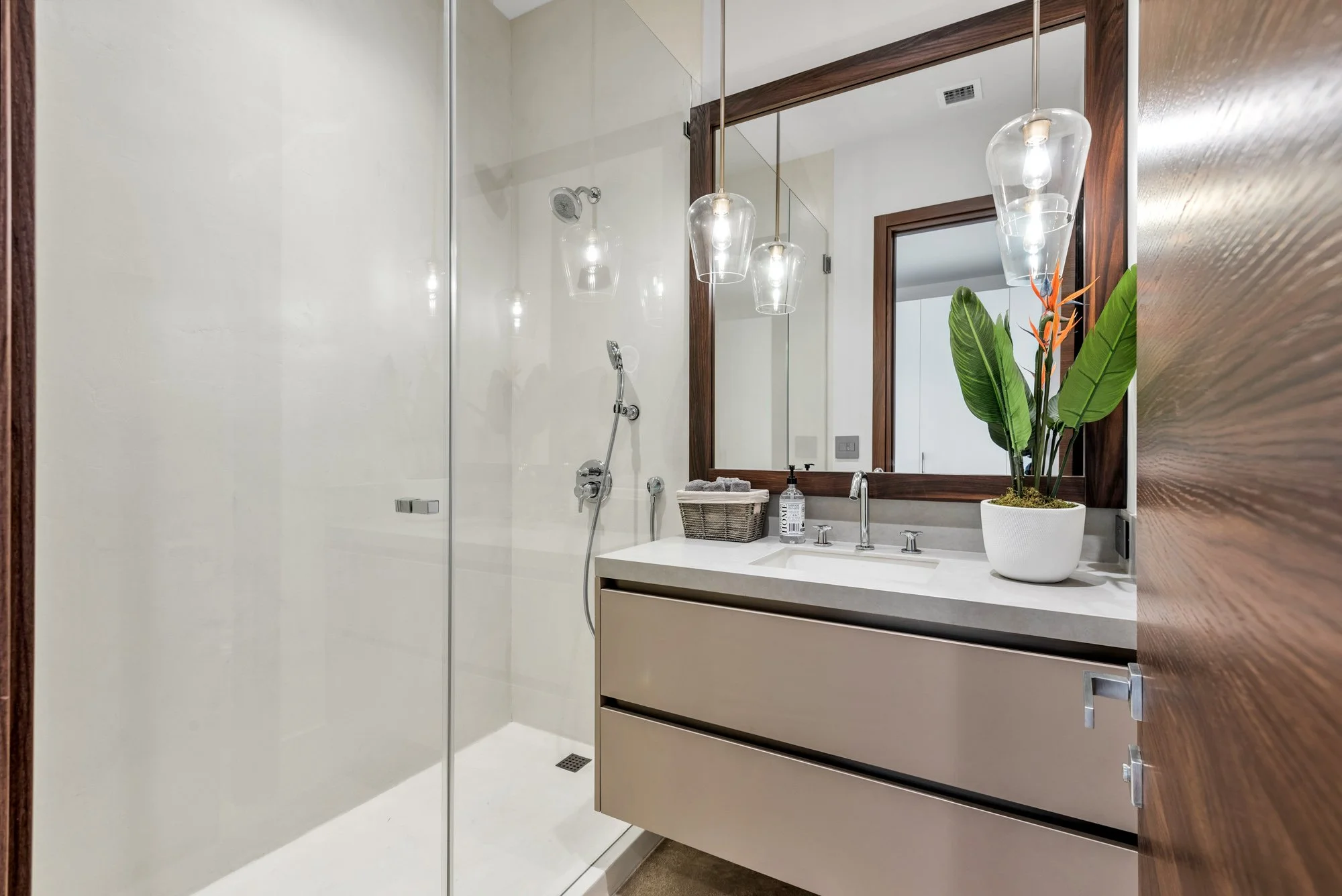 49-villa-guest-bathroom.jpg