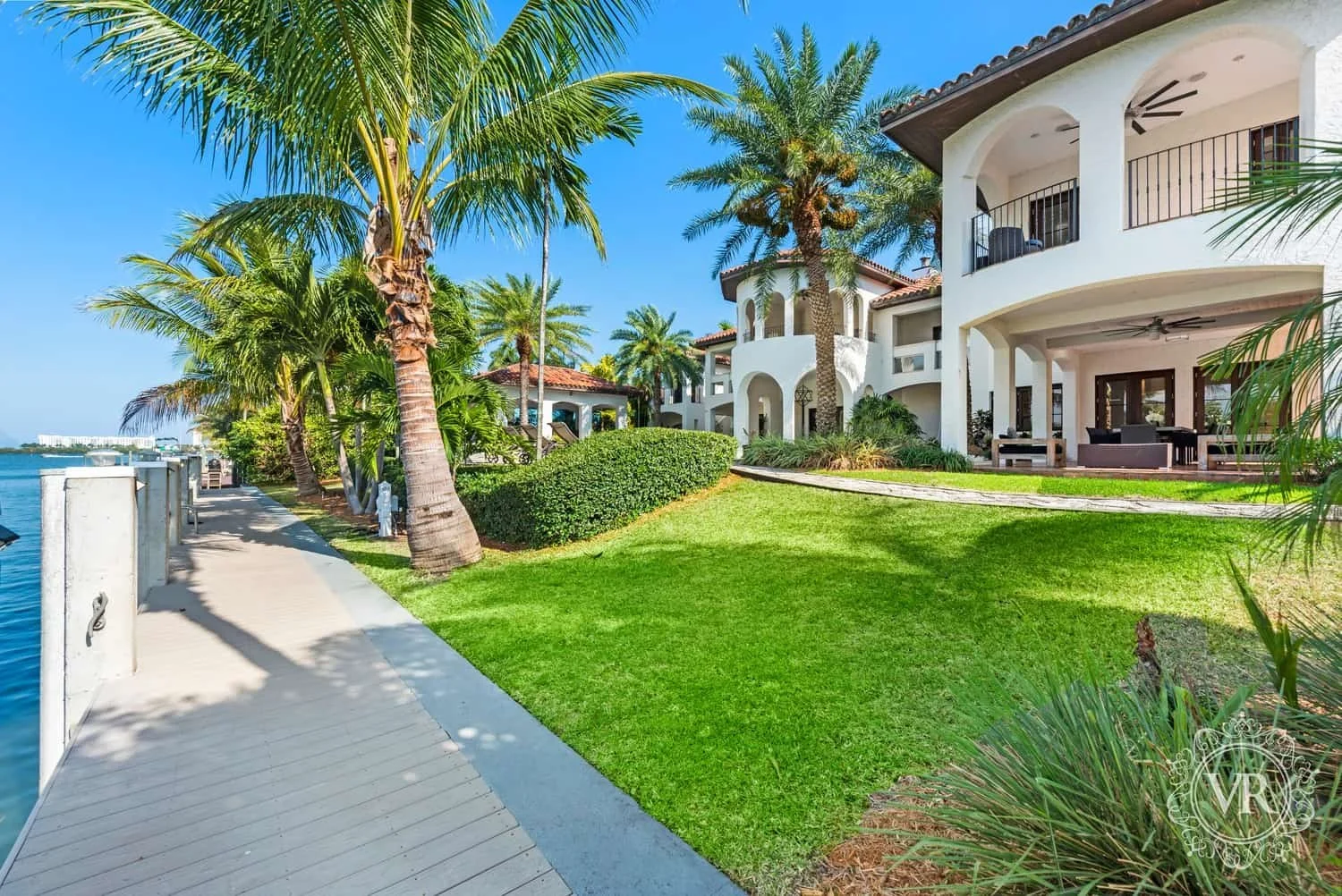 imgi_32_villa-republic-miami-villa-calabassa-01_compressed.jpg