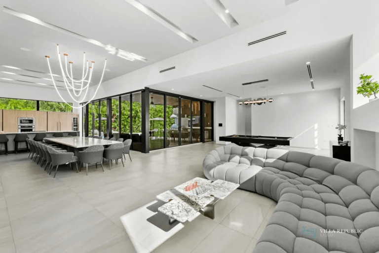 imgi_29_VillaRepublicMiami-VillaMaya-NorthMiamiBeach-32-768x513_compressed.png